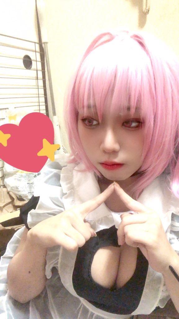 Siu002_'s tweet photo. 100億年ぶりにコスした❕ウィッグセットしてりあむやってなかったからそれっぽいメイド服捏造😷 https://t.co/66wiDbs3I5
