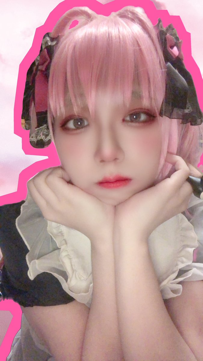 Siu002_'s tweet photo. 100億年ぶりにコスした❕ウィッグセットしてりあむやってなかったからそれっぽいメイド服捏造😷 https://t.co/66wiDbs3I5