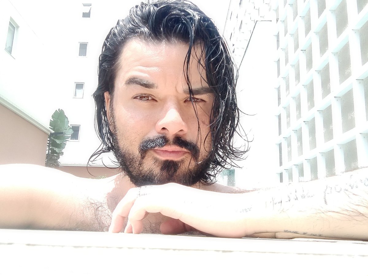 RobertoMaiolo1's tweet photo. Ei Boninho @boninho vou mesmo ficar de fora dessa edição do BBB?! ME INCLUI NESSA LISTA, VAI. https://t.co/tCKLI2g57N