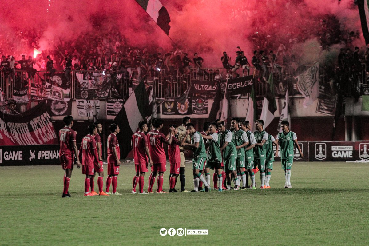 PSSleman's tweet photo. Momen di mana terakhir kali PSS bertemu Persis pada ajang Celebration Game, hampir 3 tahun yang lalu di Stadion Maguwoharjo. Selamat datang kembali di kasta tertinggi, dulur Solo! 

Sampai bersua kembali musim depan! 🦅 https://t.co/LtY5TXFd2v