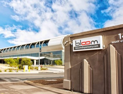 AlanBrochstein's tweet photo. Curaleaf Goes Deeper Into Arizona With $211 Million Cash Acquisition https://t.co/WA4KCzkubv #cannabis $CURLF $CURA.C https://t.co/92Kraiyh6s
