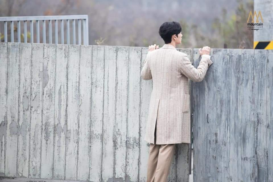 phjofficialtr's tweet photo. Parkhaejin_official IG update :
 "Ha? Ah? Telefonumu ver! Bir fotoğraf çekmem gerekiyor~ Bir dahaki sefere hepinize göstereceğim~ Lütfen dizi boyunca kontrol etmeyi unutmayın! 😉 "

 #박해진 #ParkHaeJin #지금부터쇼타임 #itsshowtime
Cr. @_happytea_ https://t.co/71bfkNwIYE