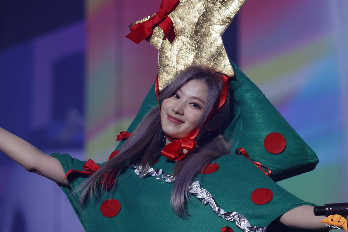 ChewyBbang's tweet photo. 211226

#HappySANAday
#BloomingSANAday
#샤샤공주_생일축하해

@JYPETWICE 
@JYPETWICE_JAPAN
#TWICE  #SANA #湊崎紗夏
#트와이스  #사나
#サナ #とにかく可愛い湊崎 https://t.co/sCYvlQTi9I