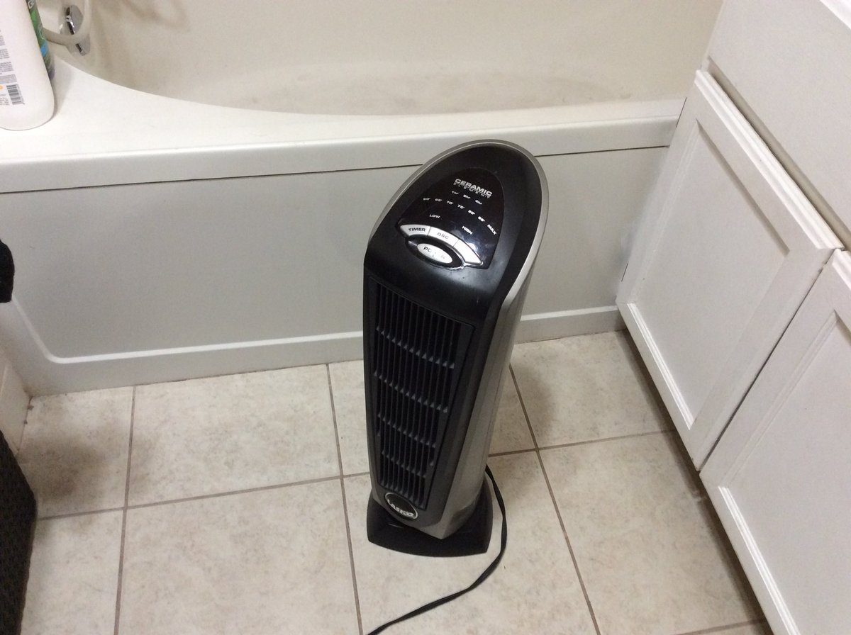 LasVegasFD's tweet photo. BEFORE LEAVING HOME THIS MORNING: Make sure to unplug the space heater, water the Christmas tree, shut off all decorations, make sure stove/oven is OFF, remove all items from stove top-place them in the sink along with any candles you were using in last 12 hours #ThinkFireSafety https://t.co/DIM5VZG2X6