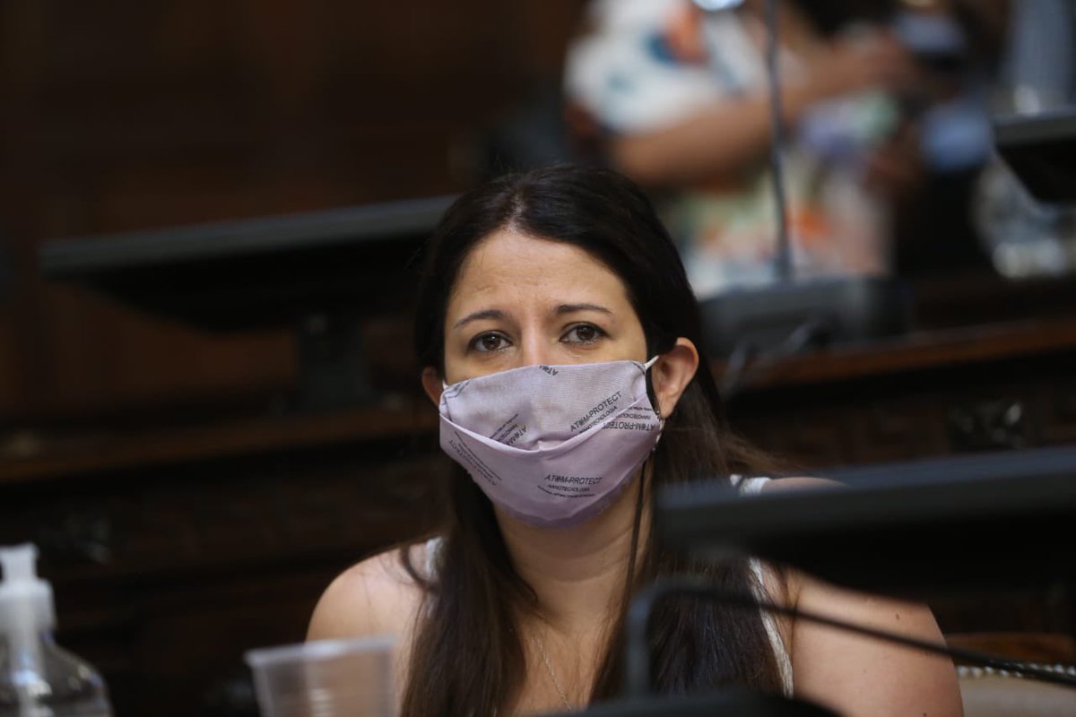 SenadoTodosMza's tweet photo. 🙋🏻‍♀️ Participaron del #MartesDeSesión las senadoras @CeciJuriOk, @vicencionaty,  @hildarquiroga y Mirian Gallardo. https://t.co/KW3Nbtgqpu