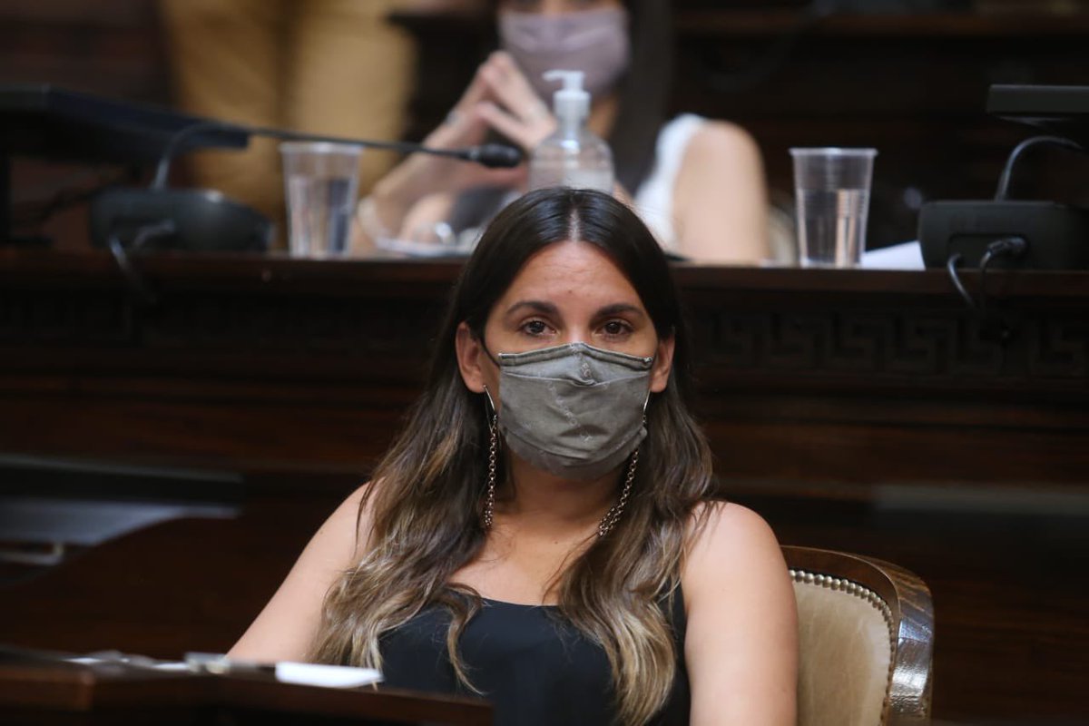 SenadoTodosMza's tweet photo. 🙋🏻‍♀️ Participaron del #MartesDeSesión las senadoras @CeciJuriOk, @vicencionaty,  @hildarquiroga y Mirian Gallardo. https://t.co/KW3Nbtgqpu