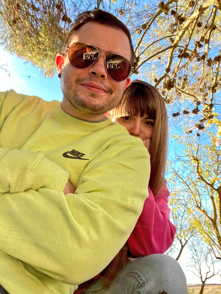 Caipiroska6's tweet photo. Él es Ismael, alias "marido". Amo a este señor con todas las células de mi ser❤ Ojalá tengáis tanta 🍀 como yo gg #envidia #amoreee #nomehepillao https://t.co/bAfXFe2N64