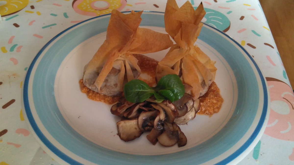 BeerSearcherApp's tweet image. III Edición Cuñades Tapas Awards:
1° Cazuela otoñal y La tentación de Eva (empatados a 40'5 puntos).
3° Carrillera a última hora con reducción de paté de manzana (40 puntos).
4° Huerto marinero (37'5 puntos)