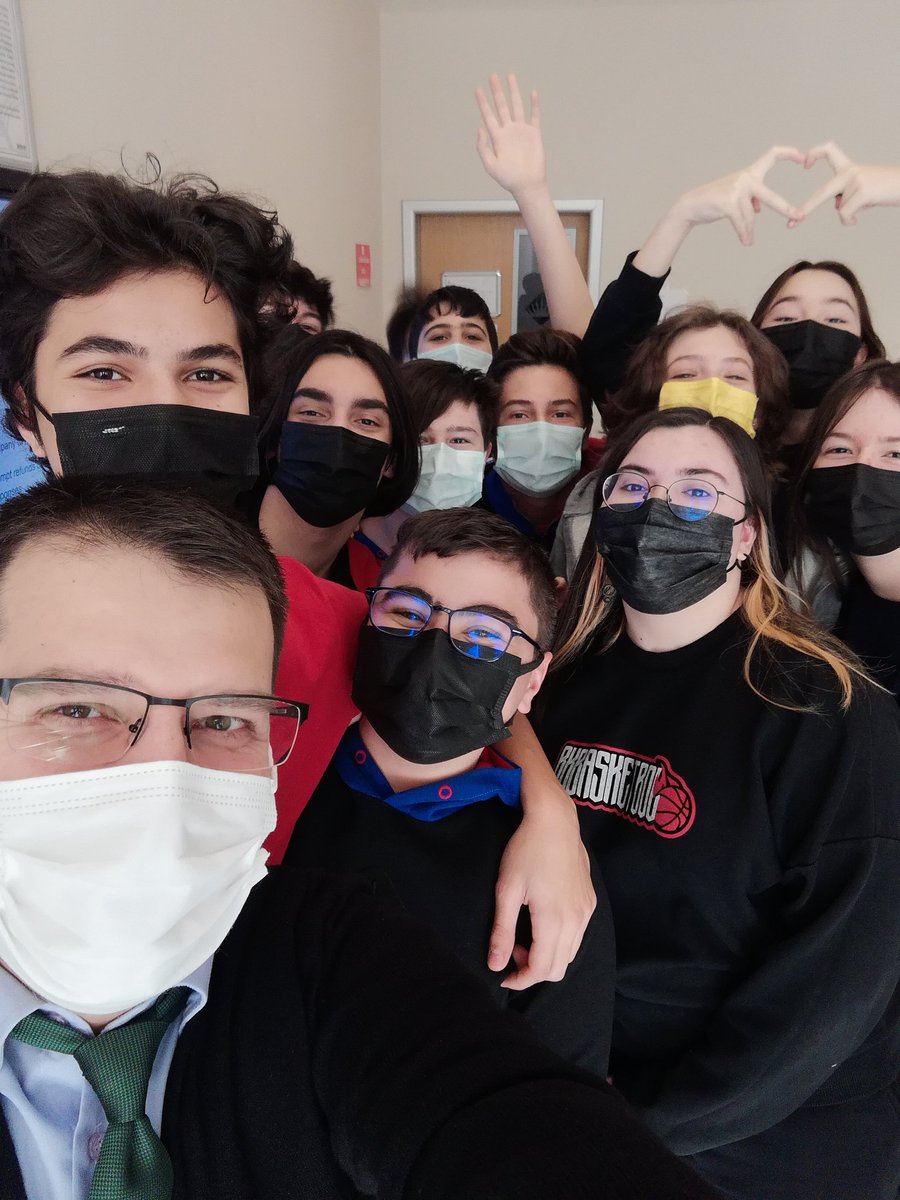 EmreNAN52294109's tweet photo. My sweeties and besties. Lovely 9 B Science
@BK_Canakkale
@highschool
#9thgrades https://t.co/UdQBlbOPka