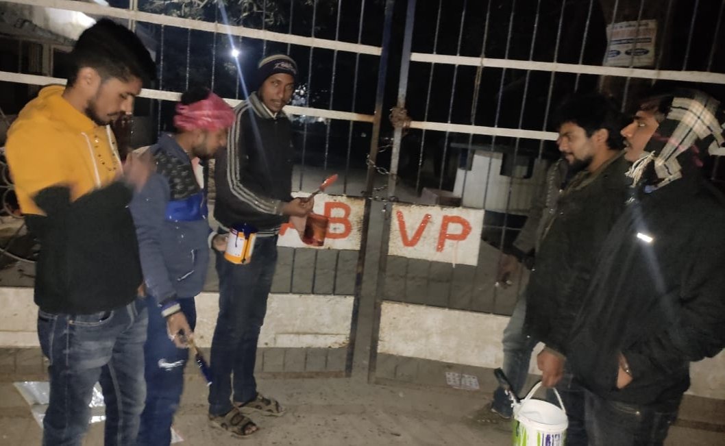 BhagalpurAbvp's tweet photo. अभाविप बिहार के 63वें प्रांतीय अधिवेशन को लेकर दीवार लेखन किया जा रहा हैं।
#63rdABVPBiharconf https://t.co/JV8ZxESczi