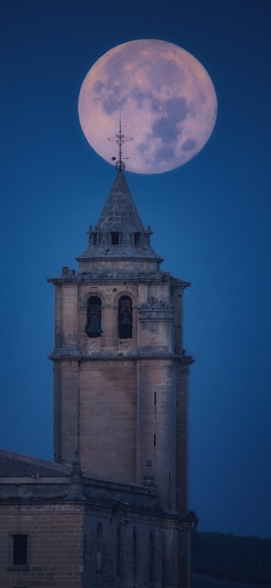 lopezbarea10's tweet photo. Y ahora toca regalo para los de mi tierra. Ya no hay excusa para tener un fondo de pantalla decente. @alcalafacts procede al reparto. 😉📸 https://t.co/oPktdodeJn