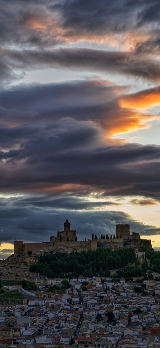 lopezbarea10's tweet photo. Y ahora toca regalo para los de mi tierra. Ya no hay excusa para tener un fondo de pantalla decente. @alcalafacts procede al reparto. 😉📸 https://t.co/oPktdodeJn