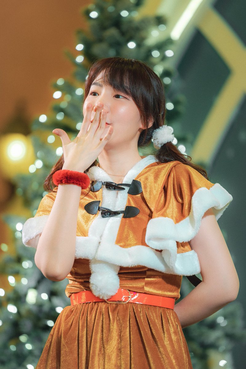 ton_BaByApp's tweet photo. Atom on Stage [Christmas Stage @ Terminal21 Asok]

#SayAtom #AtomCmCafe https://t.co/FiJkRK0rs5