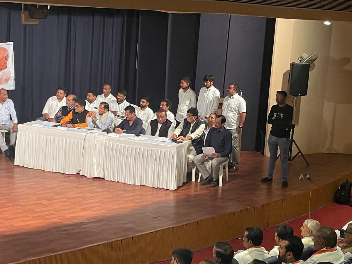 NarendraMSolan2's tweet photo. ગુજરાતની ભાજપ સરકારના ગંભીર અને ગુનાહિત છબરડા સામે વિરોધ વ્યક્ત કરવા હેમુ ગઢવી હોલ, રાજકોટ ખાતે "કાલ્પનિક વિધાનસભા" યોજી વિરોધ પ્રદર્શન કાર્યક્રમ કરવામાં આવ્યો હતો.@IG_Gohil_ @RaghusharmaINC @jagdishthakormp @DrCJChavda1 @Mahipalsinh_INC @Neerajkundan @SatveerINC 

#Gujarat https://t.co/iQ5MikuU5n