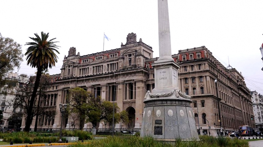 AgenciaTelam's tweet photo. Ciudad de Buenos Aires | Organizaciones gremiales y políticas se concentrarán a partir de las 13 frente a la Corte Suprema de Justicia para reclamar "por un Poder Judicial que se parezca a su pueblo y por un pueblo con justicia" https://t.co/L99GE2XPQ3