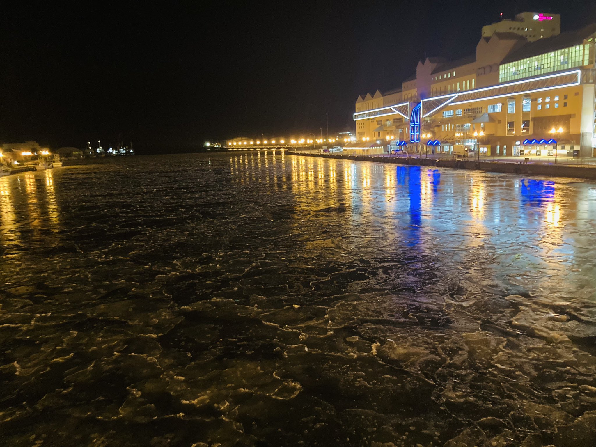 釧路観光連盟 公式 本日の最高気温 1度の釧路は 風が冷たくて寒い お陰で 釧路川の蓮の葉氷も出来てきました 冬の釧路の景色も素敵です ゆ 北海道 Hokkaido 釧路 くしろ Kushiro 冬 蓮の葉氷 氷 釧路川 幣舞橋 釧路 釧路観光連盟 公式 本日の最高気温 1度の釧路は 風が冷たくて寒い お陰で 釧路川の蓮の葉氷も出来てきました 冬の釧路の景色も素敵です ゆ 北海道 Hokkaido 釧路 くしろ Kushiro 冬 蓮の葉氷 氷 釧路川 幣舞橋 釧路