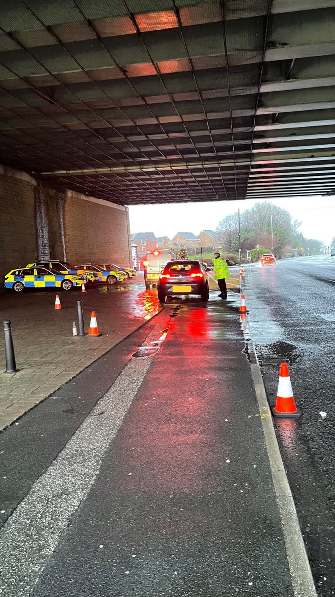 LancsRoadPolice's tweet photo. This morning T3 conducted a drink drive check site, we stopped & spoke to motorists making their way into Blackburn. Thankfully nobody provided a breath sample over 0. We’ll be out and about for the rest of the day doing our best to keep the roads safe #NonForTheRoad #Fatal5 🚓 https://t.co/dcVemYa930