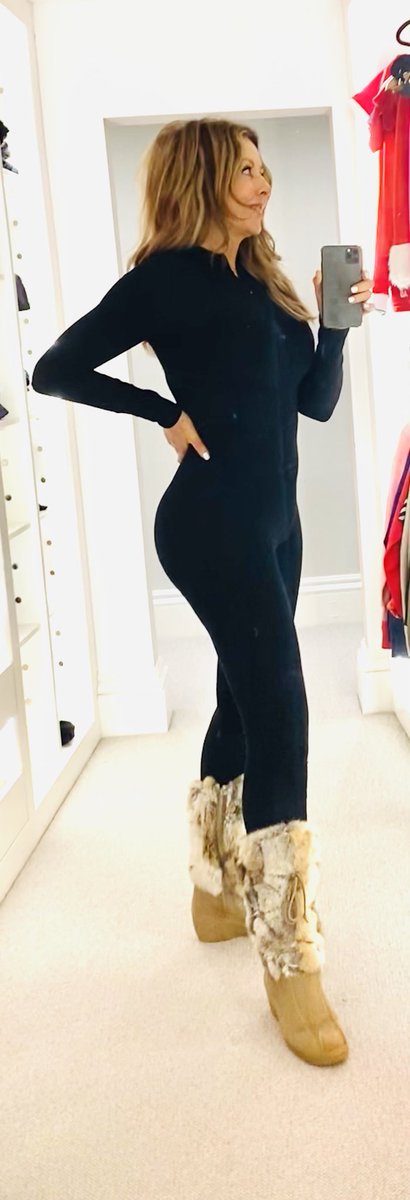 carolvorders's tweet photo. Furry boots weather out there today.....keep listening to us from 11 through till 2 on ⁦@BBCRadioWales⁩ if you want to keep warm and laughing...❤️❤️❤️ https://t.co/mFMZaJcIXH