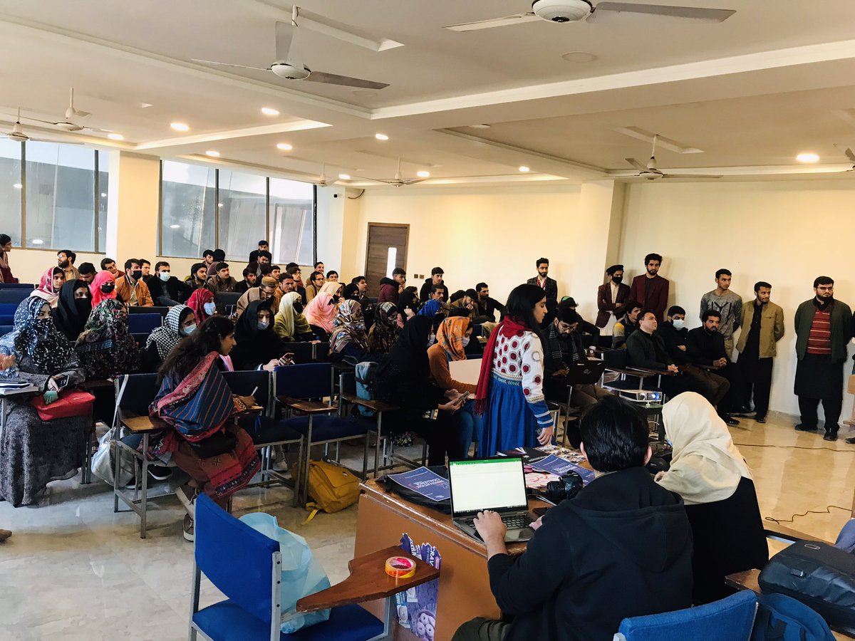 shah_laiba45's tweet image. #PMLhacks happening now powered by @pmlabpk