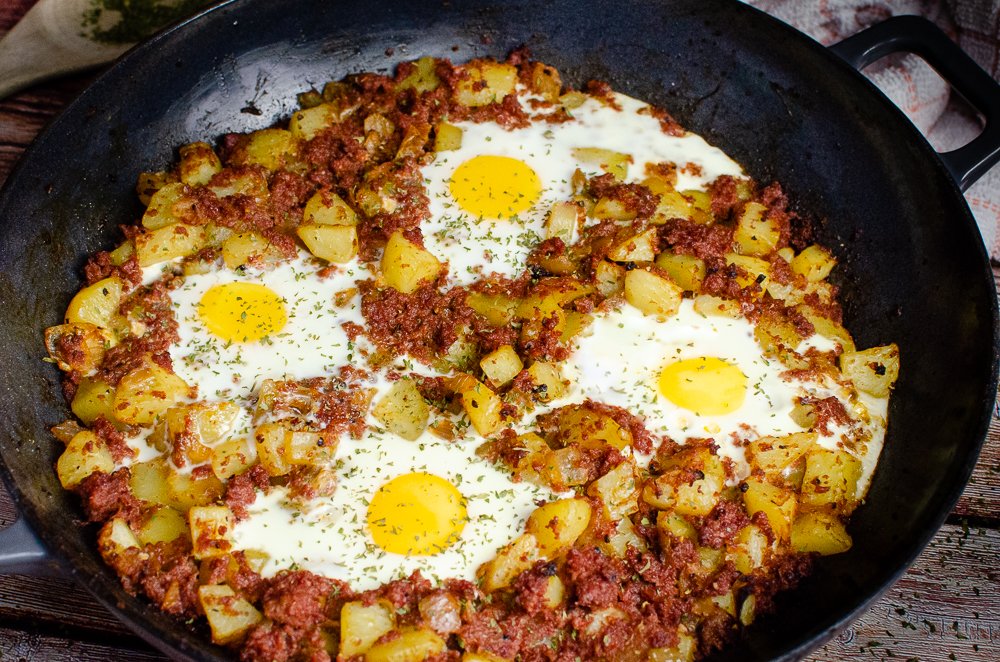flawlessfooduk's tweet image. Corned beef hash is a classic UK dish that we've recreated for modern families. 

Our one-pot meal is easy to make and can be served for breakfast, lunch, or dinner. 

#cornedbeefhash #cornedbeef #beefhash #cannedcornedbeef #tincornedbeef
 flawlessfood.co.uk/one-pot-corned…