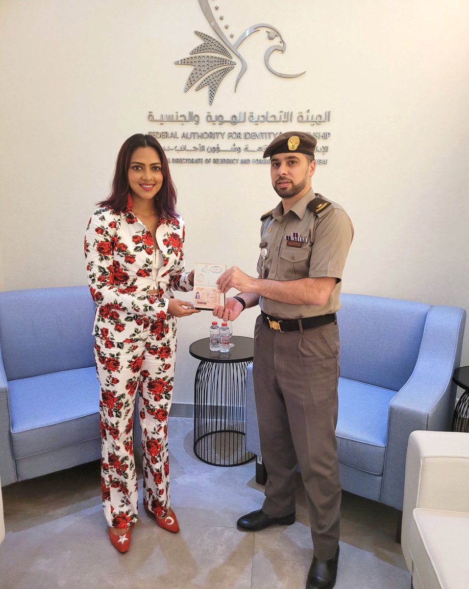 Amala_ams's tweet photo. They say go for Gold, and for gold I went! 😎
Received UAE's Golden visa today. Feeling absolutely fantastic. 😊
Thank you to everyone that made this happen. ❤️
#grateful #blessed #dubai #dubailife #UAE #emiratesfirst #dubaigovernment #mydubai https://t.co/WGYvMF2YgZ