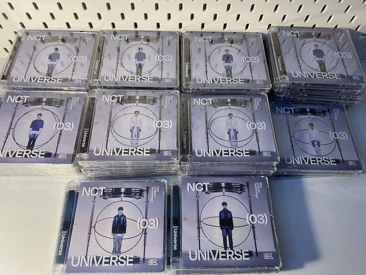 rrunn3's tweet photo. สวัสดีค่า เรามีอัลบั้ม jewel case พร้อมส่ง ใครสนใจฝากรีให้หน่อยนะคะ ลงขายพรุ่งนี้มีไม่เยอะค่า 🤩
#ตลาดนัดnct #ตลาดนัดnctdream https://t.co/3GoJQjVPr7