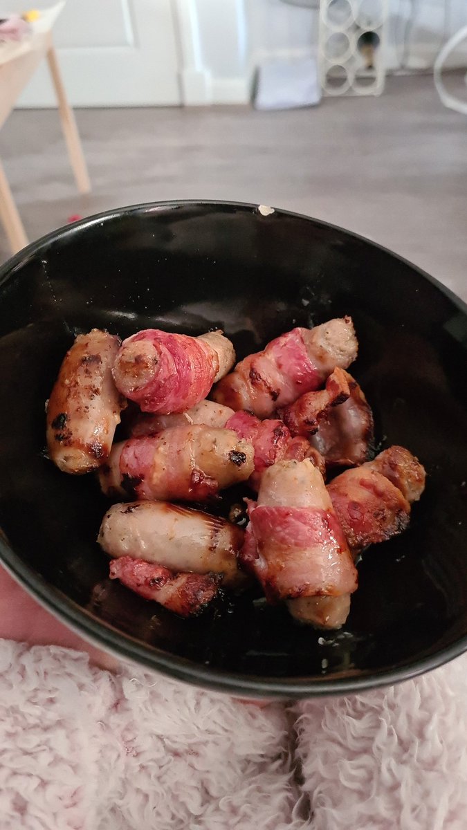 ClaireDuffx's tweet photo. 'Ti's the season to be hungover eating pigs in blankets you made in your new airfryer while watching Emily in Paris. https://t.co/5TTVpKrOFv