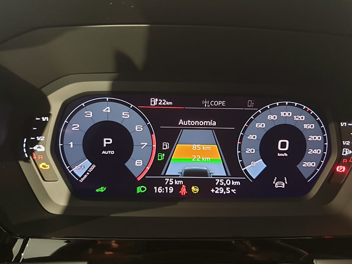 AudiRiojaMotor's tweet photo. La conducción del futuro ya está en tu presente con este #Audi de ocasión, híbrido y automático. ✨. 🚘 A3 Sportback TFSIe Advanced 40 204 CV S tronic
🛣️ 16 km
💶 36.500€
✅ Llantas de aleación.
✅ Aparcamiento asistido.
#RiojaMotor #AudiSelectionPlus
https://t.co/2hs0l6CmKh https://t.co/FapmhhjgJ8