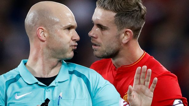 wtfh21's tweet photo. Everyone ready to watch @JHenderson constantly in the referees ear tonight as per.
That's the #LFC way.
Him on the pitch, Clippety #Klopp off it
#lcfc🦊    #LCFCLFC https://t.co/9sos4MPS9z