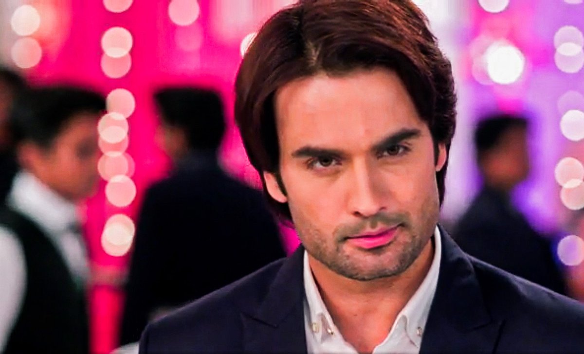benimlemisinn's tweet photo. "Log rishton ko naam se jante hain 
Aur main ehsaas se."😍❤️
An appreciation tweet for #VivianDsena he looked so amazing and these expressions! Omgg😚✌🏻
#SirfTum https://t.co/HtXhlLy4sG