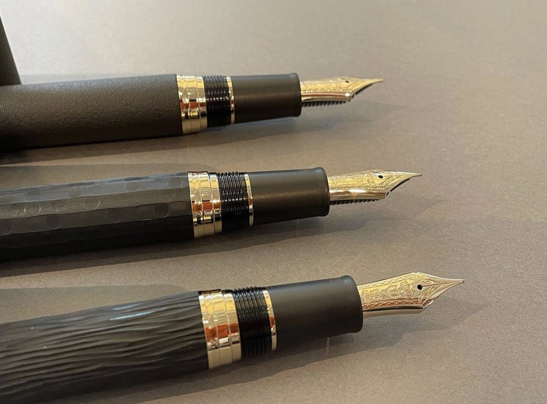 セーラーエボナイト彫刻万年筆 夜霞・夜光・夜風】 エボナイトを一本一