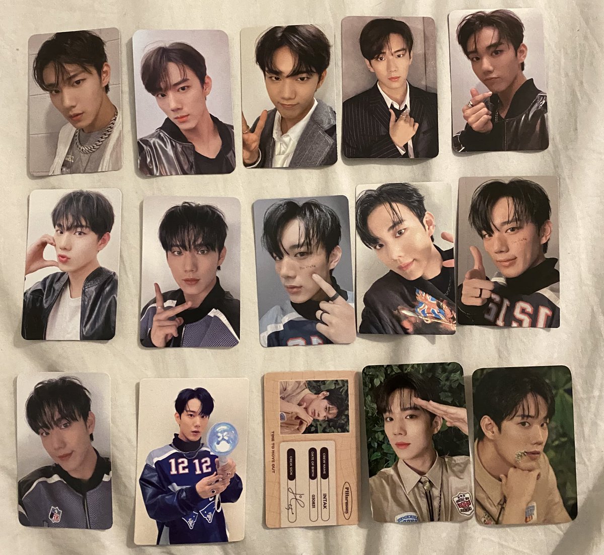 intakness's tweet photo. Hi p1eces!

I’m currently in need of money so I’m sadly going to sell my entire P1Harmony collection…

I want to sell it as a whole bundle for €102, which is €3 per pc (34 pcs x €3)

Pm me if you’re interested :) 

(btw its open to ww)

#P1harmony #p1hsale #P1Harmonysale https://t.co/Tlhwx7Ph2J