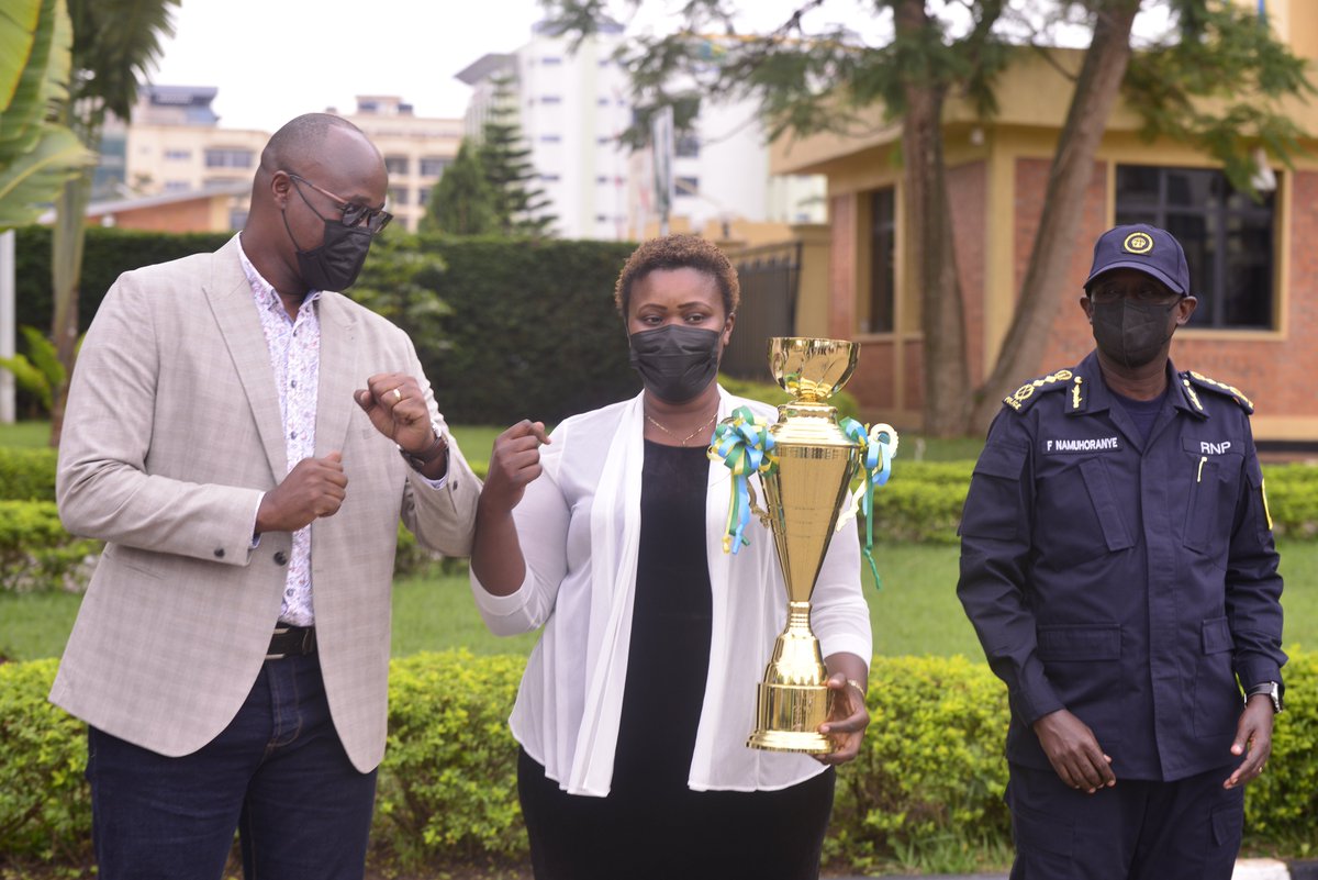 Imidugudu itatu yabaye iya mbere muri buri Karere
<a href="/Gasabo_District/">Gasabo District</a> :Rugando 96.9% muri <a href="/BumbogoS/">Bumbogo Sector</a> ,Inyange 95.6% <a href="/kimironkosecto6/">Kimironko Sector</a> na Gasasa 94.1% muri <a href="/kimihururasect1/">Kimihurura Sector</a> 
<a href="/KicukiroDistr/">Kicukiro District</a> : Rukatsa 96.8% <a href="/kagarama_sector/">KAGARAMA SECTOR</a> , Uwakeke 94.6% <a href="/sector_kigarama/">Kigarama Sector</a> na Muhabura <a href="/KanombeSector/">Kanombe Sector</a> 1/2