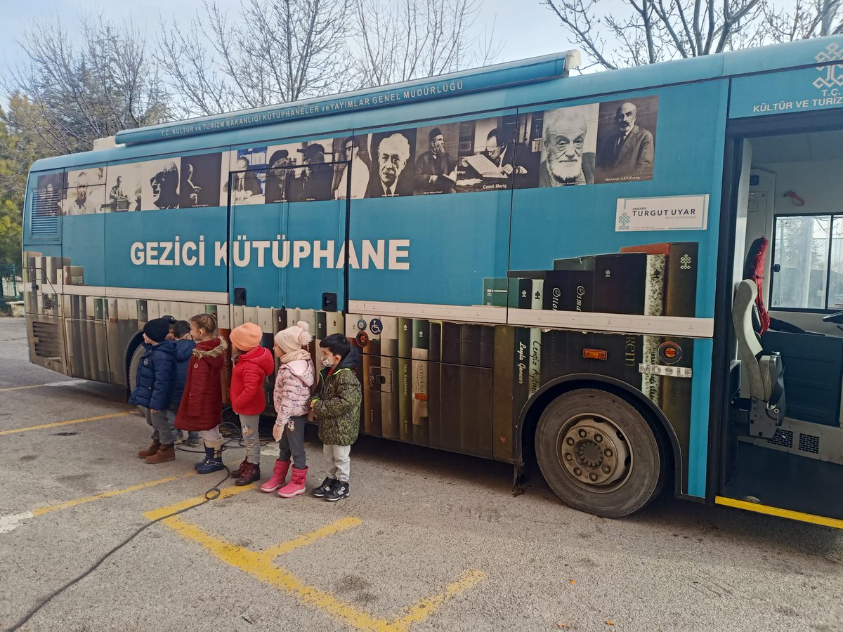 adnanotukenihk's tweet photo. 🚌
Gezici kütüphanemiz bugün Gölbaşı Gökçehöyük İlkokulu'nda. Öğrencilerimiz gezici kütüphanemizle buluştu.
#gezicikütüphane #kütüphanehizmetleri #adnanotukenihk https://t.co/xF69Bap6IN
