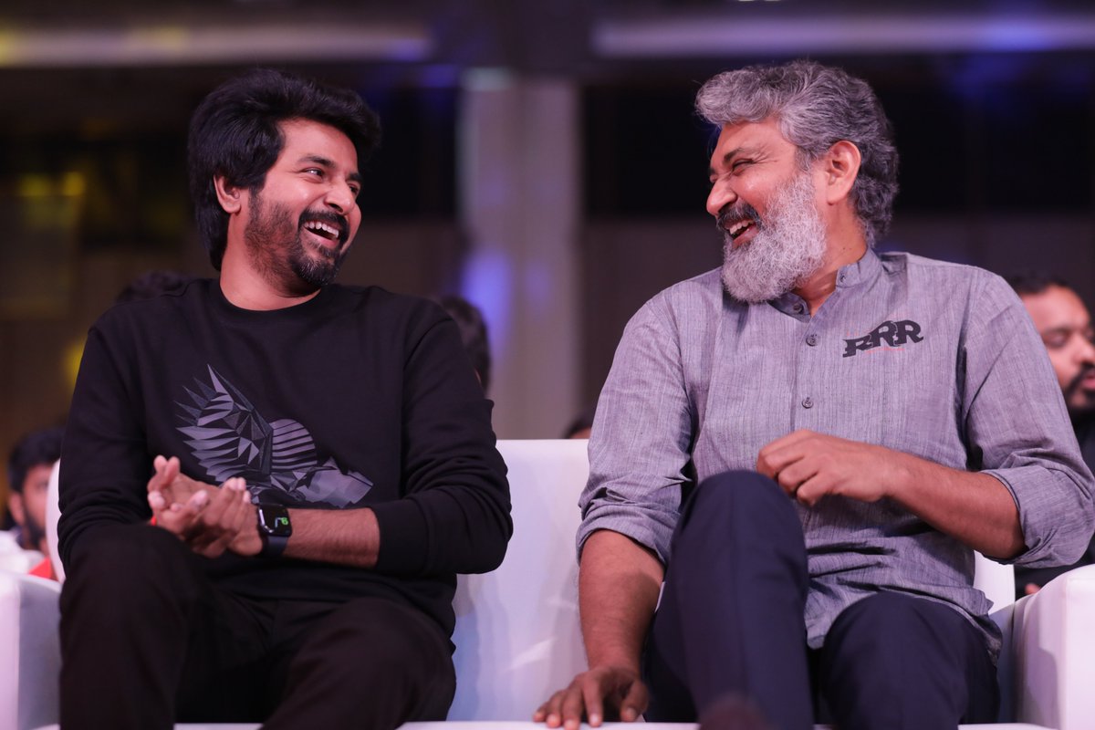 AllIndiaSKFC's tweet photo. Some lovely snaps of our #Prince @Siva_Kartikeyan  anna with @ssrajamouli sir @tarak9999 sir &amp; @AlwaysRamCharan sir from yesterday's  #RRRPreReleaseEvent 🤩

#PrinceSK #DON ⭐ https://t.co/cUPiySsfL4