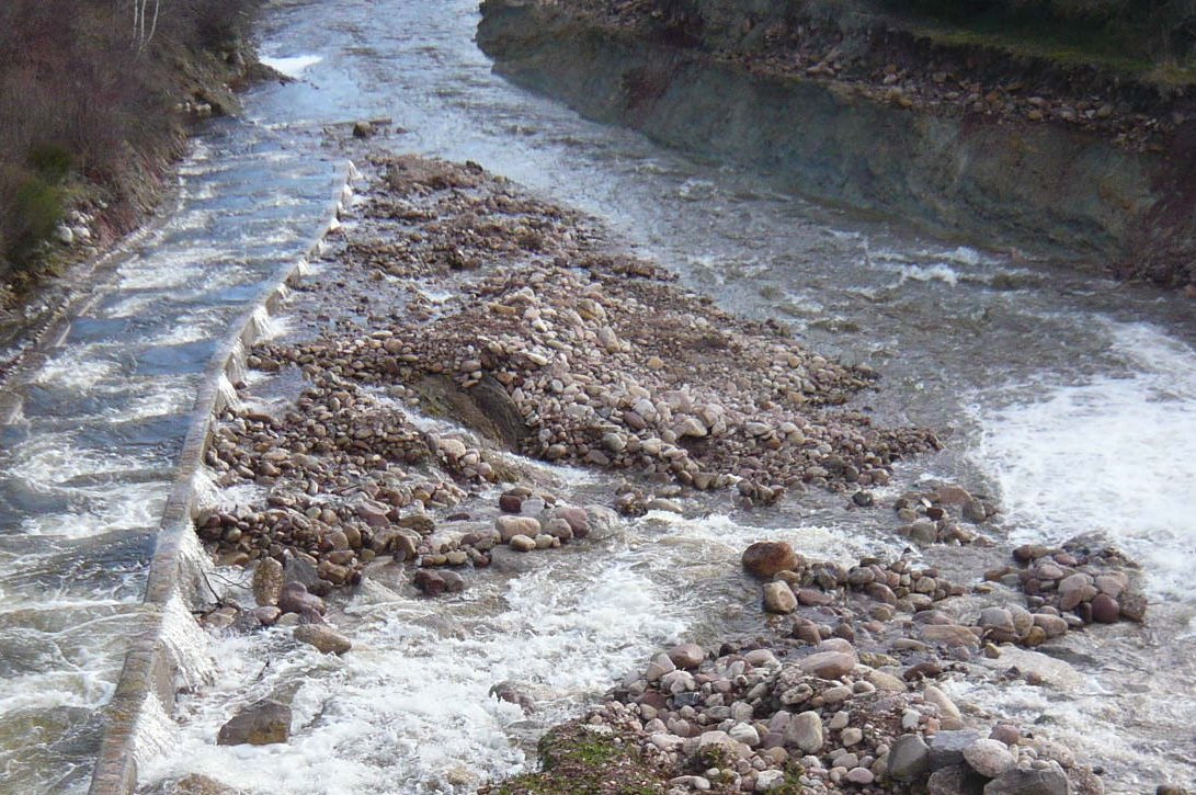 CunaEbro's tweet photo. En #CampooDeSuso os proponemos,como en #LaOca,pasear de puente a puente por el carril peatonal.Ver bajar las aguas del Rucebo y del Híjar, fundirse ambos en #Espinilla y rodear el nacimiento del #Ebro en #Villacantid,para después unirse los tres en #Reinosa rumbo al #Meditarráneo https://t.co/sWyfeiMCEm