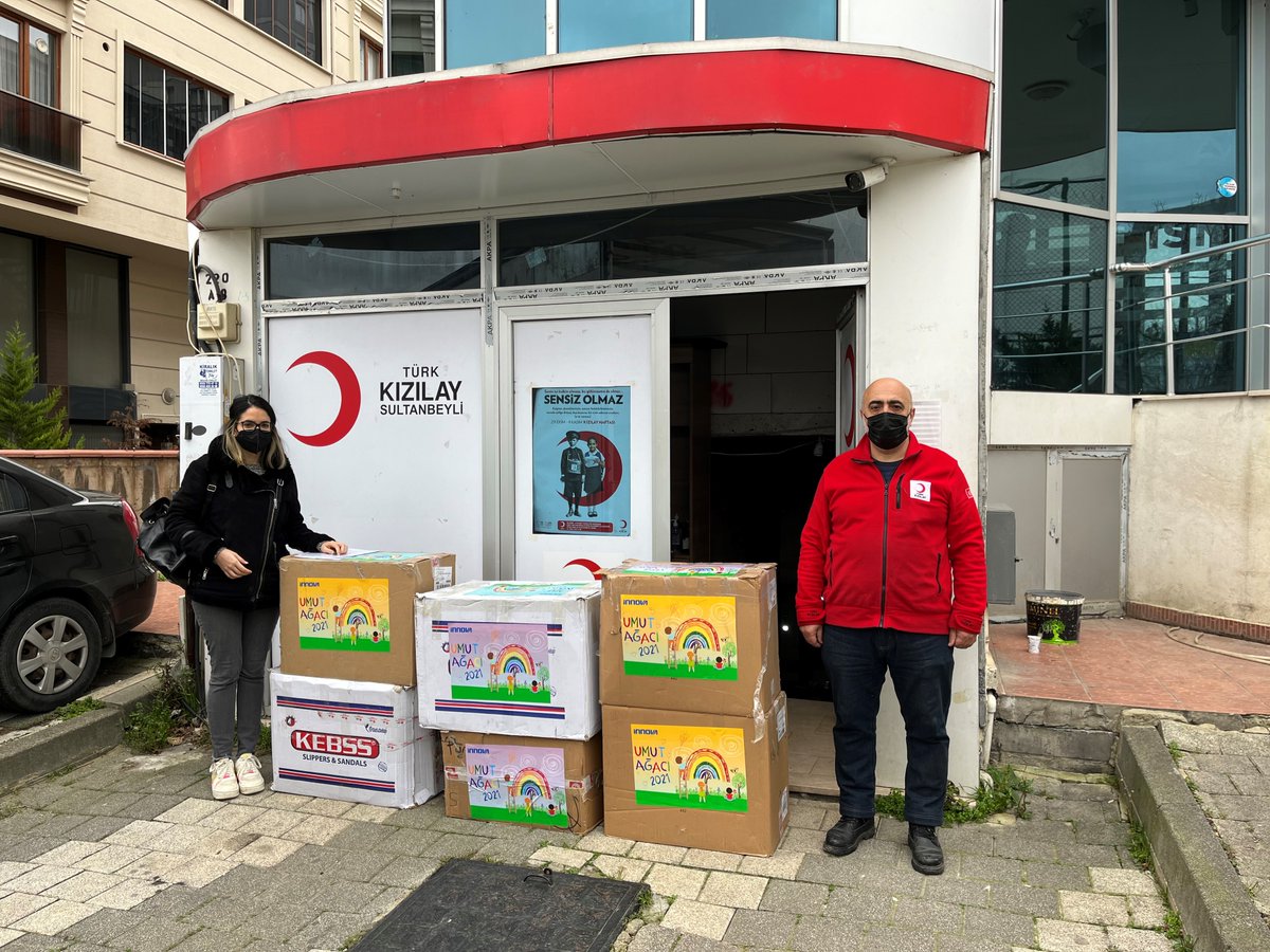 innovabilisim's tweet photo. 2019’da başlattığımız “Umut Ağacı" yardım kampanyamızı bu yıl da çocuklarımıza ulaştırdık.  
Yeni yılda onları mutlu edecek hediyelerimizi, Kızılay Pursaklar ve Pursaklar Çocuk Evi’ne,  Kızılay Sultanbeyli ve Semiha Şakir Çocuk Evi’ne teslim ettik. 

Sağlıklı ve mutlu yıllar! https://t.co/3NnfzCMAgd