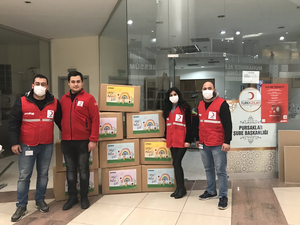 innovabilisim's tweet photo. 2019’da başlattığımız “Umut Ağacı" yardım kampanyamızı bu yıl da çocuklarımıza ulaştırdık.  
Yeni yılda onları mutlu edecek hediyelerimizi, Kızılay Pursaklar ve Pursaklar Çocuk Evi’ne,  Kızılay Sultanbeyli ve Semiha Şakir Çocuk Evi’ne teslim ettik. 

Sağlıklı ve mutlu yıllar! https://t.co/3NnfzCMAgd