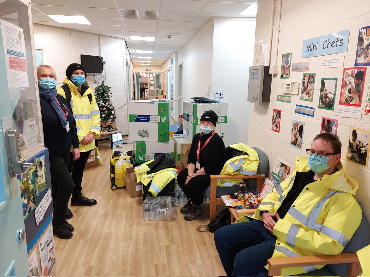 du_health's tweet photo. #teamsthelens it may be a bank holiday but dedicated staff and volunteers are working hard to try and prevent the spread of covid19, vaccinations at Saints, community engagement in Moss Bank and Contact Tracers all working today https://t.co/rrKsq65pOu