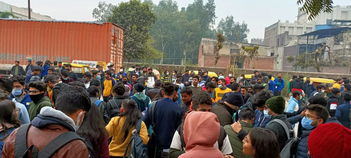 Panditainn's tweet photo. So have a look at @AKTU_Lucknow Covid-19 protocol and precautions for their students....how wonderful! Be ready for it's consequences everyone.

#AKTUStudentsLiveMatters 
#एकेटीयू_ऑनलाइन_परीक्षा https://t.co/tR7HMiqoqL
