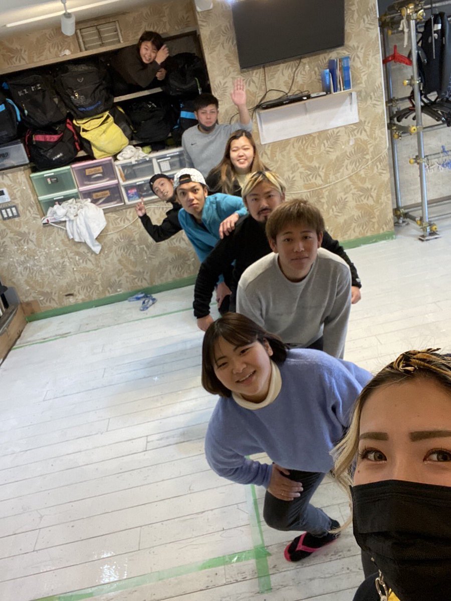 FKameido's tweet photo. 今年も1年お世話になりました！
毎年恒例になりつつあるペンキ塗りやってます！
塗り立ての関係で1列笑 https://t.co/KtGnBN6nAw