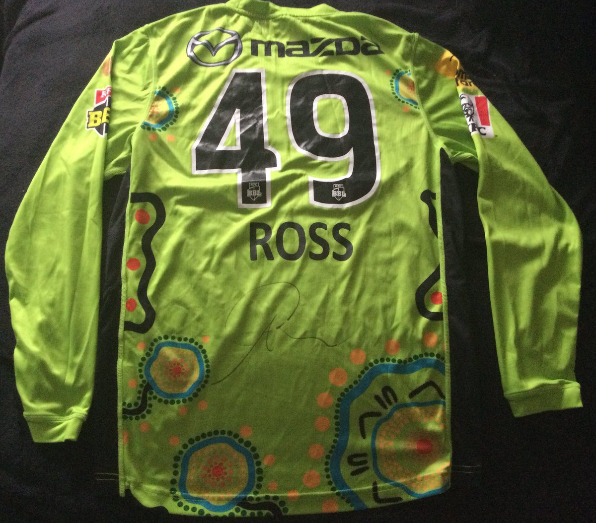 RedbackJim's tweet photo. @ThunderBBL @HomeWorldAus Probably the 1,000 person 2 ask. Will these shirts be going up for auction? I would really like 2 add 2 my @ARoss49 collection #Sweepologist https://t.co/AgxbtBVuwA