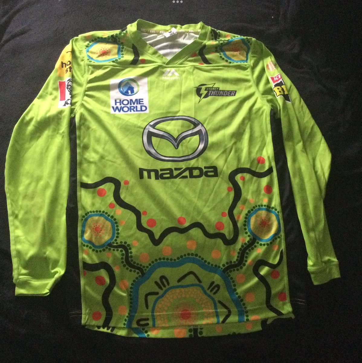 RedbackJim's tweet photo. @ThunderBBL @HomeWorldAus Probably the 1,000 person 2 ask. Will these shirts be going up for auction? I would really like 2 add 2 my @ARoss49 collection #Sweepologist https://t.co/AgxbtBVuwA