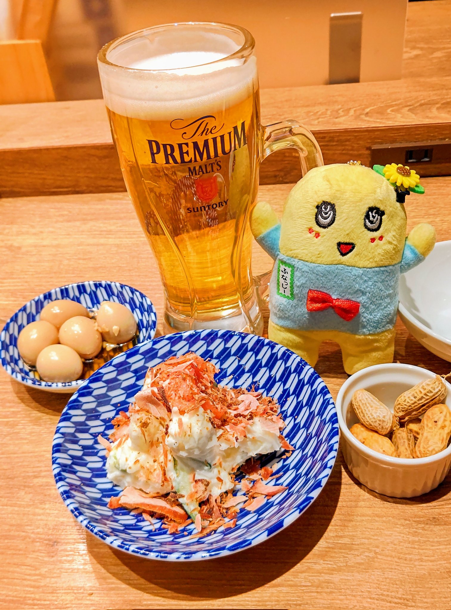 ひなっぴ 本日 仕事納め 無事終了ー しばらくは 仕事のコトは忘れマース 前から行きたかった カフェ飲み のお店 で まったりと 1人忘年会 開催中 笑 今年も よーく頑張った 自分 ノ ﾌﾟﾊｰ