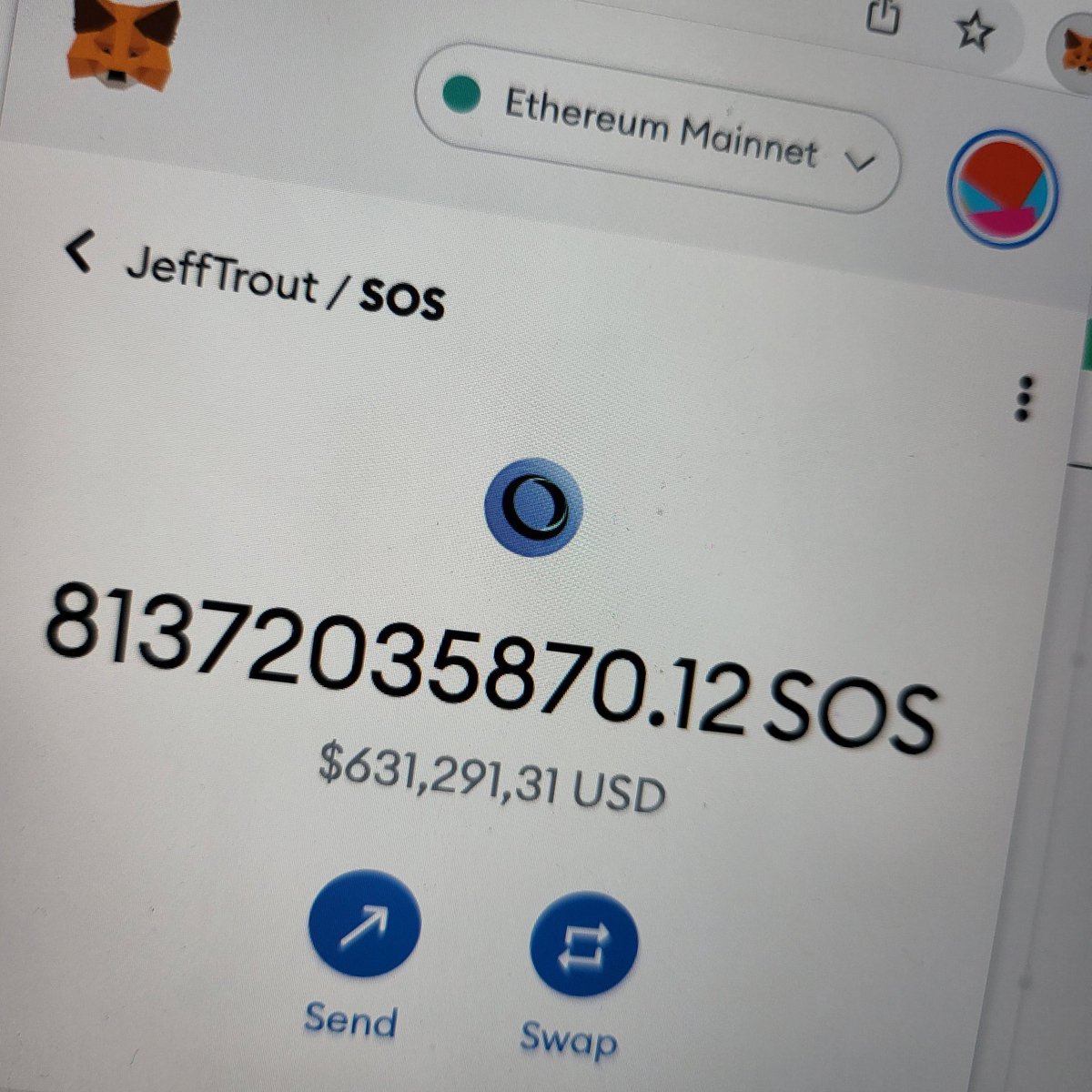 A person who retweets and follows me will win 2.700.000.000 $SOS token worth 5 $ETH

The best i can do for the year end!