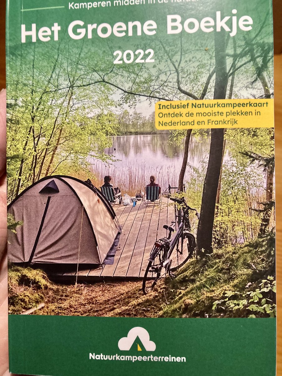 Zoals gebruikelijk net voor nieuwjaar op de mat: Het Groene Boekje van Stichting Natuurkampeerterreinen. Overzicht van en toegang tot de mooiste kampeerplekjes van het land. Blij mee. ⁦<a href="/HetGroeneBoekje/">Natuurkampeerterreinen</a>⁩