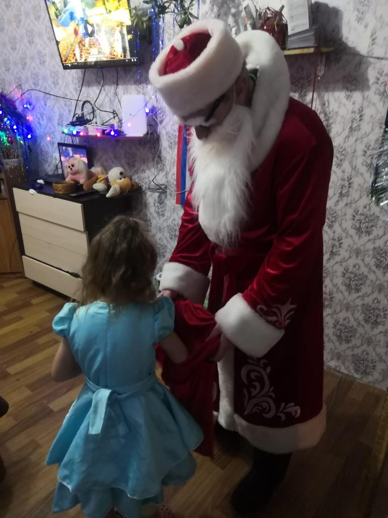 Поздравление на дому детей из многодетных семей.