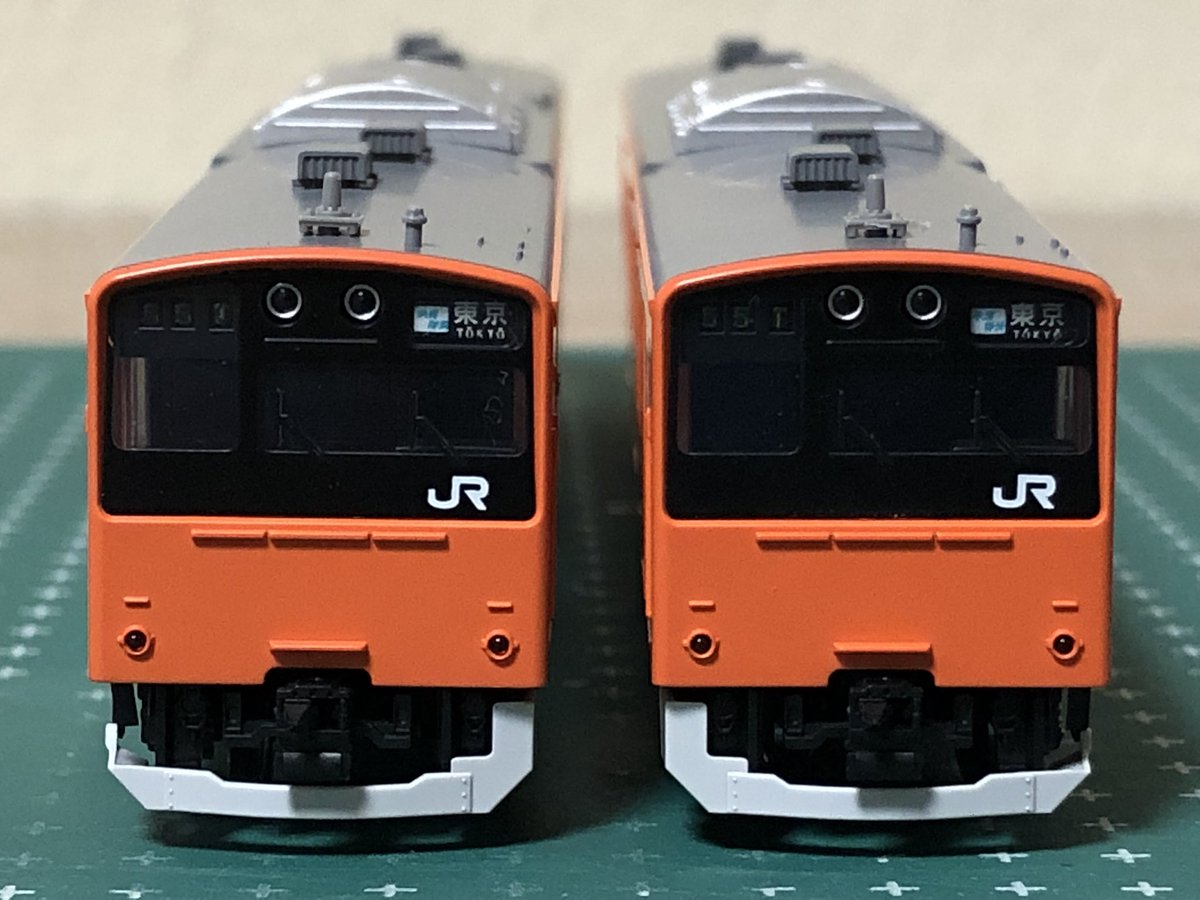 tkk103series's tweet photo. 改めて購入した待望のTOMIX製201系中央快速線分割編成…前照灯を始め、行先表示•運番表示、中間運転台のTNカプラー＆スカート等、改めて良い出来映えです🌟
車番表記は　#sscmodel さんを、所属表記と保安表記、ドアコックインレタ はくろま屋さんのものを使用予定。 https://t.co/k9DOF6EHoe