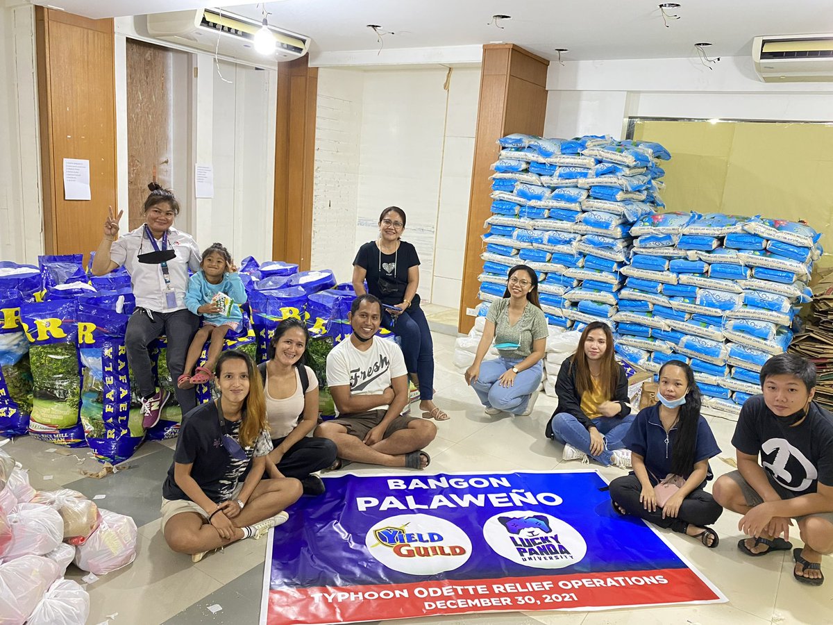 Pat48365456's tweet photo. Packing 50% of relief goods donated by @YGGPilipinas and our guild Lucky Panda University LPU for the victims of Typhoon Odette in the City of Puerto Princesa and Northern parts of Palawan. We express our heartfelt gratitude to all the donors and volunteers! https://t.co/jaHD3wgQoi