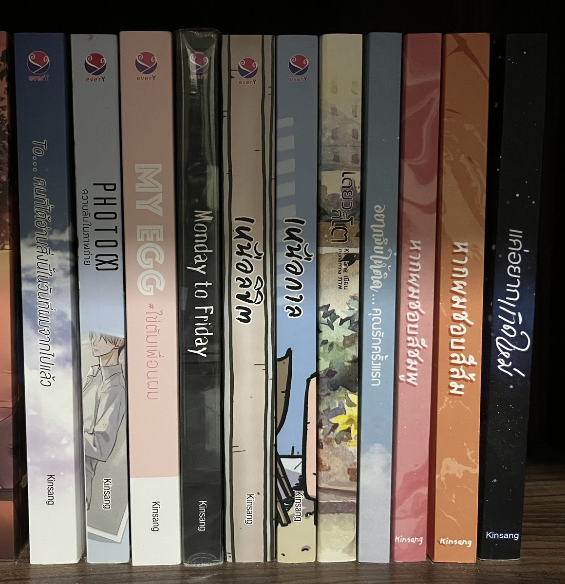 kinnsanng's tweet photo. แจกหนังสือรับปีใหม่ค้าบ 🎉 
หนังสือ 11 เล่ม (ผู้โชคดี 10 คน)

กติกา : รีทวีต + เมนชั่นชื่อหนังสือที่อยากได้

สุ่มวันที่ 1 มกราคม 65 เวลา 20.00 น.
**ออกค่าส่งเอง 40 บาทนะคะ**

มาเล่นกันเยอะๆ น้า 😊 https://t.co/xbDfsW4Eco